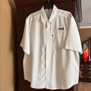 Men’s Eddie Bauer Size XL White Fishing Shirt in great condition